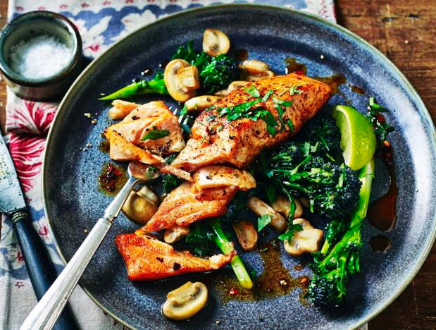 Grilled Salmon and Pesto Zoodles